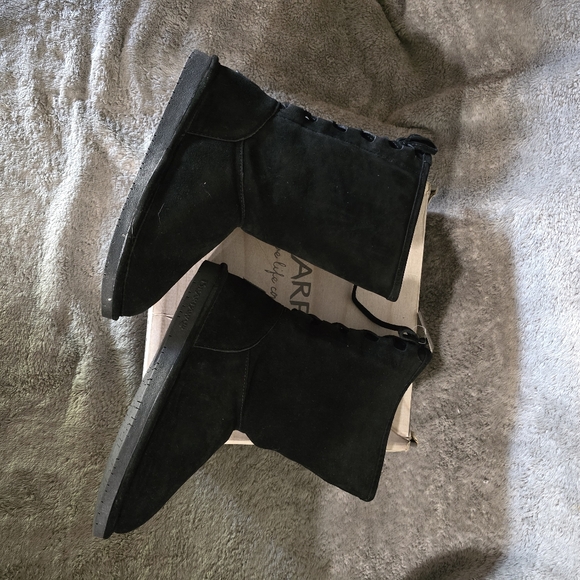 BEARPAW Phyllis In Black Furry Boots Women Size 9 *New In Box* - Picture 11 of 12